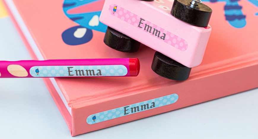 Nimesildid kaustikul ja pliiatsitel