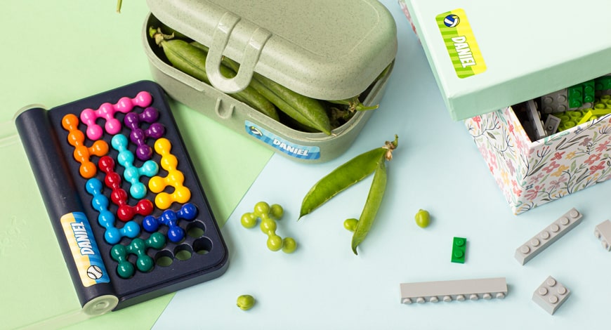 Suured kleebitavad nimesildid mänguasjadel