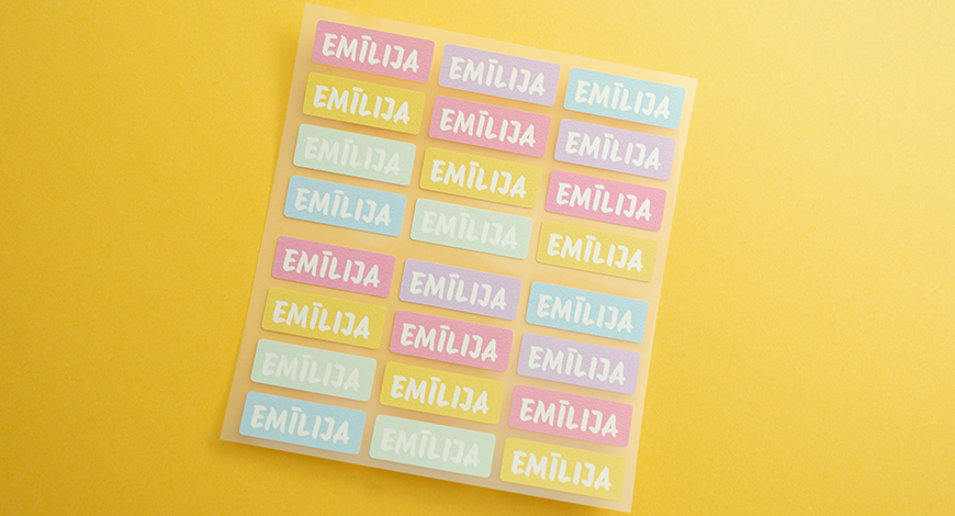 Nelielās, uzgludināmās vārda uzlīmes
